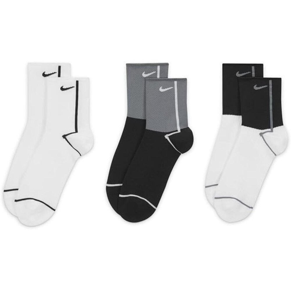 Nike CK6021 Everyday Plus Lightweight Training Ankle Socks 3-Pack